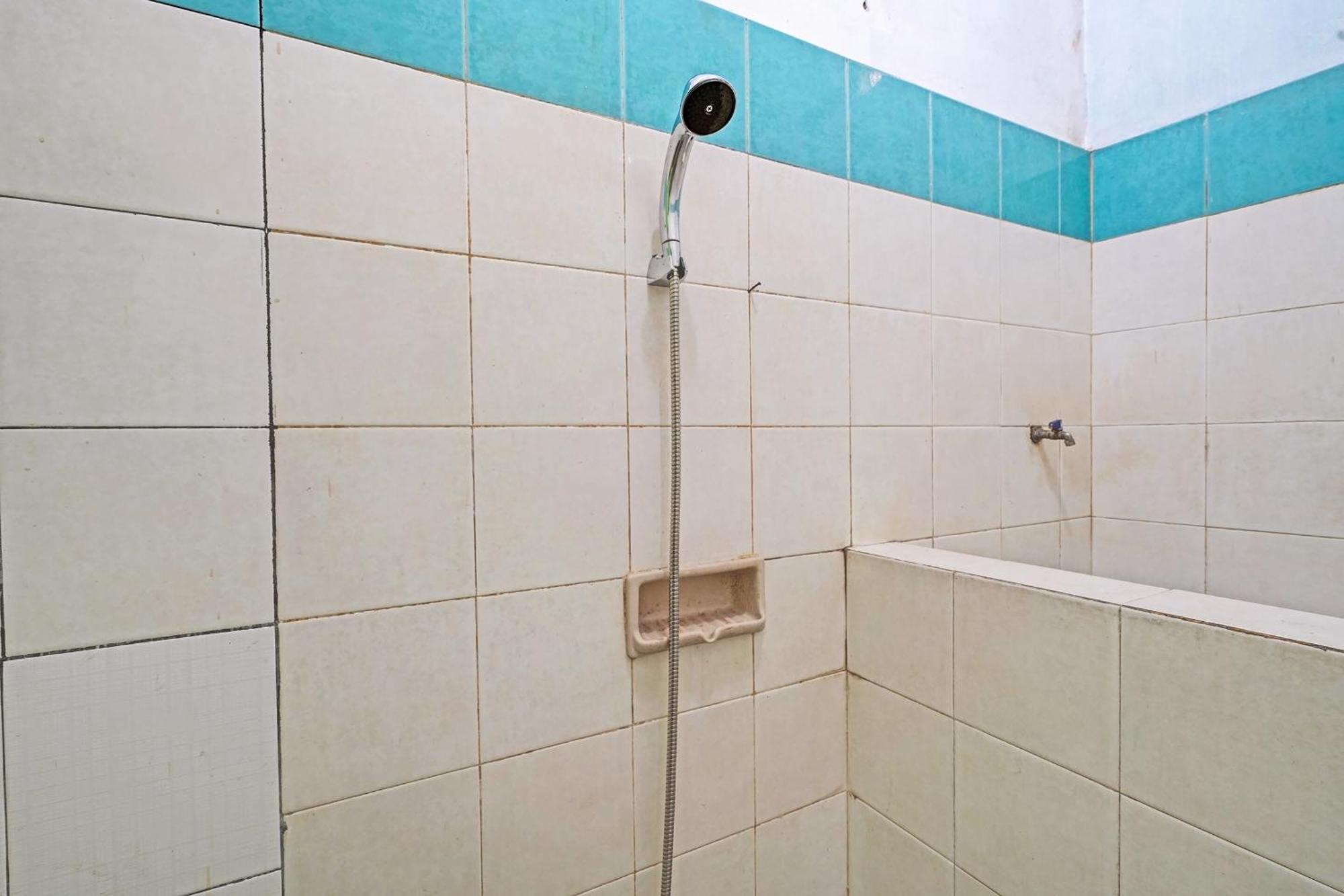 Hotel Oyo Life 92709 Kost Teras Cikapundung Syariah Bandung Exterior foto